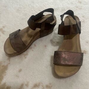 Brown platform sandals size 6.5